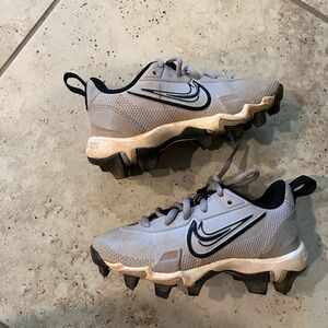 Nike Kids Gray Trout Baseball Cleats